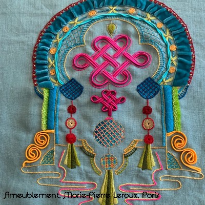 Rubans, velours et cocardes.